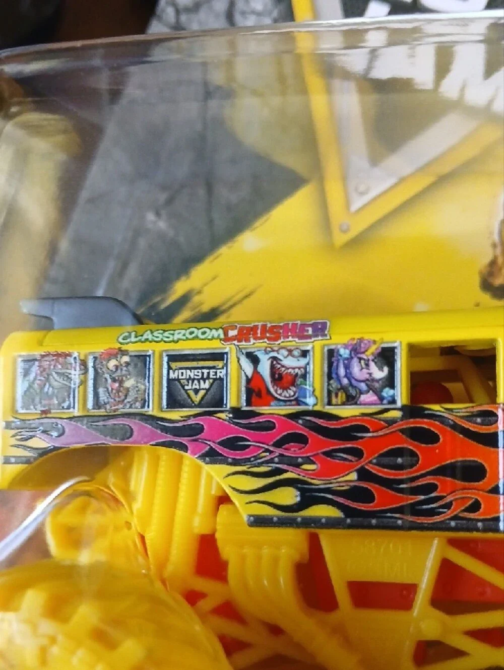 Classroom Crusher vs Mayhem Monster JAM Monster Trucks - Yellow & Black